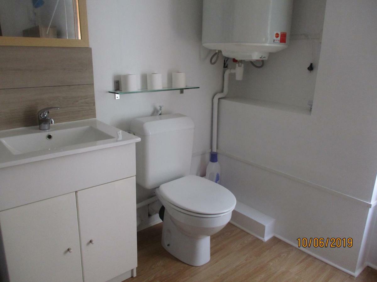Petit Studio Apartment Lodeve Exterior photo